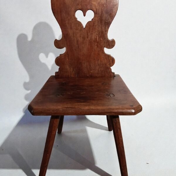 Zwitserse Alpenstoel 18e-eeuws Massief Notenhout
