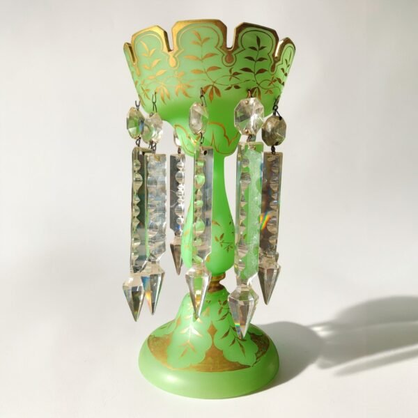 Antieke Opaline Lustervaas met Kristallen – ca. 1880