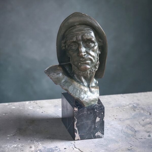 Terracotta vissersbuste – Johannes Dommisse – ca. 1920–1940 – op marmeren sokkel